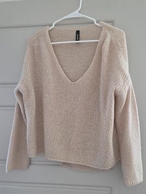 Cream V-Neck Relaxed Knit Sweater